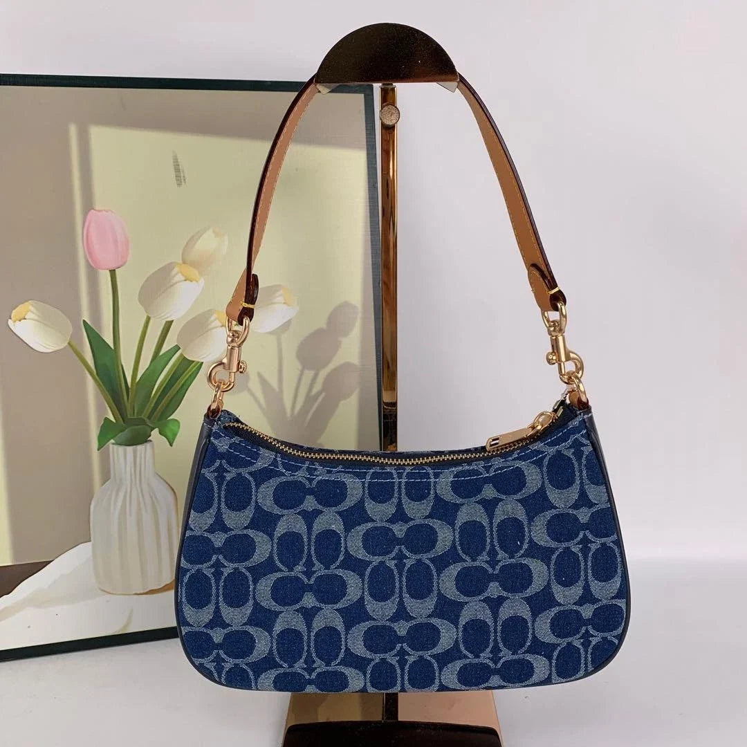 Coach Teri Shoulder Bag CAF82 – Signature Denim / Natural – Outlet