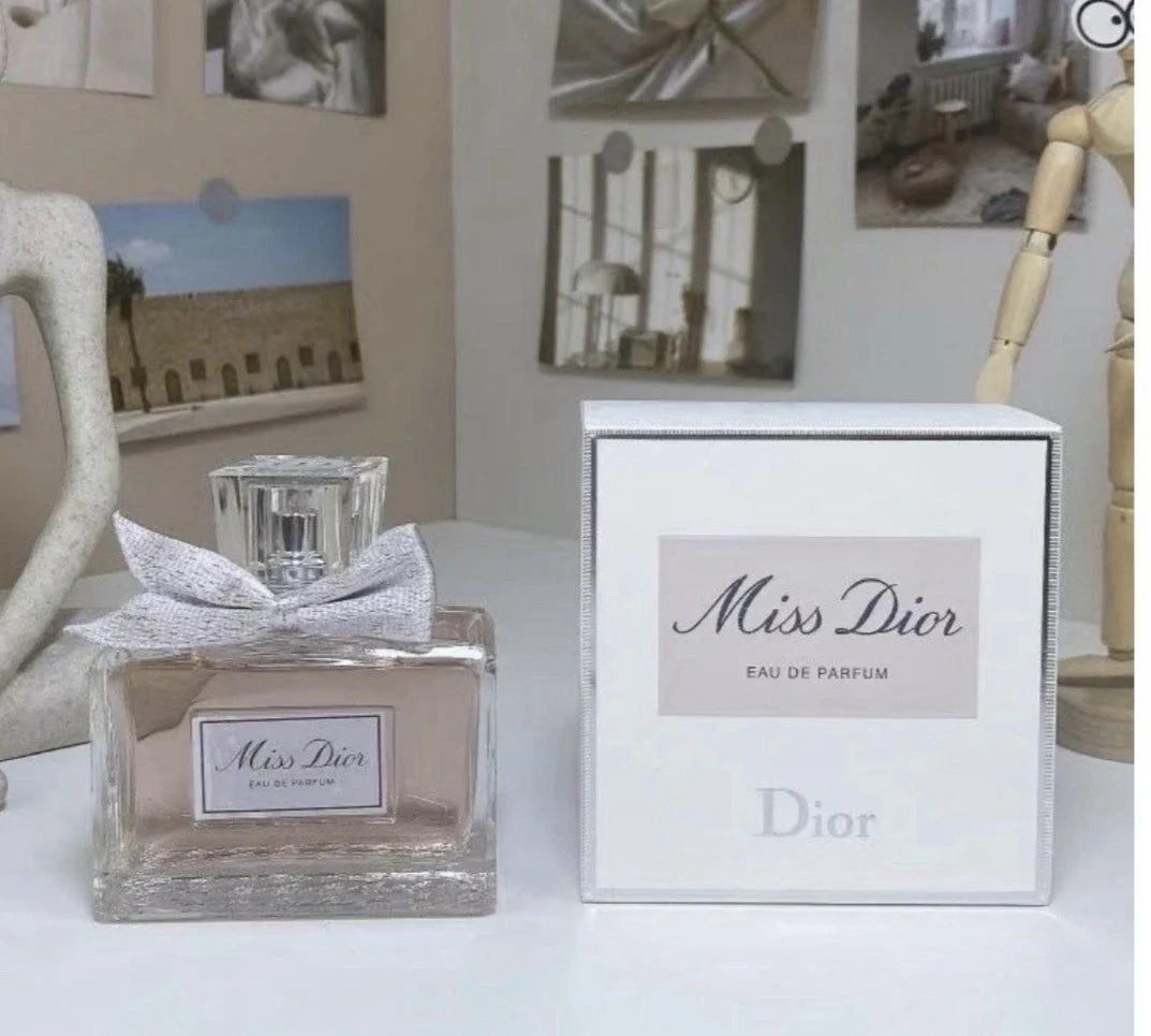 Dior Miss Dior Eau de Parfum Spray – 3.4 FL OZ / 100 mL