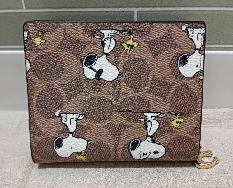 COACH x PEANUTS Snoopy &amp; Woodstock Print Signature Snap Wallet – New